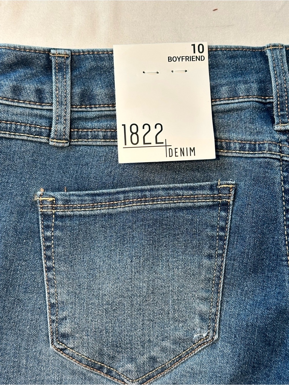 1822 Denim Women's Boyfriend Jeans in Mid Blue Wash - Picture 4 of 5